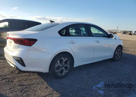 2021 Kia Forte Fe z USA, uszkodzony, nr VIN 3KPF24AD4ME358504